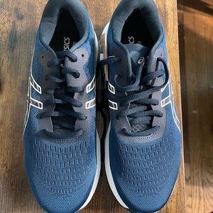 ASICS brand new women’s size 9.5 shoes. Navy blue